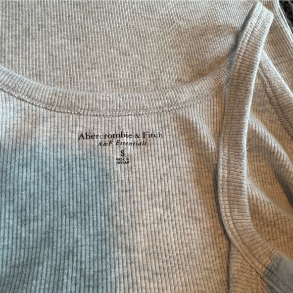 Essential Rib Tuckable Henley Tank - Picture 3 of 4